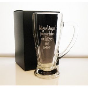 jarra-de-cerveza-baviera-con-diseno-de-texto 1 jarra-de-cerveza-baviera-con-diseno-de-texto 1