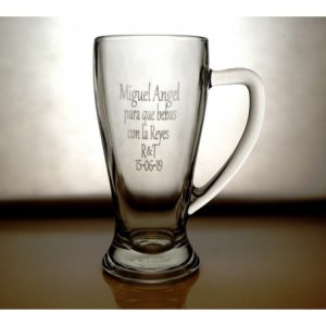 jarra-de-cerveza-baviera-con-diseno-de-texto